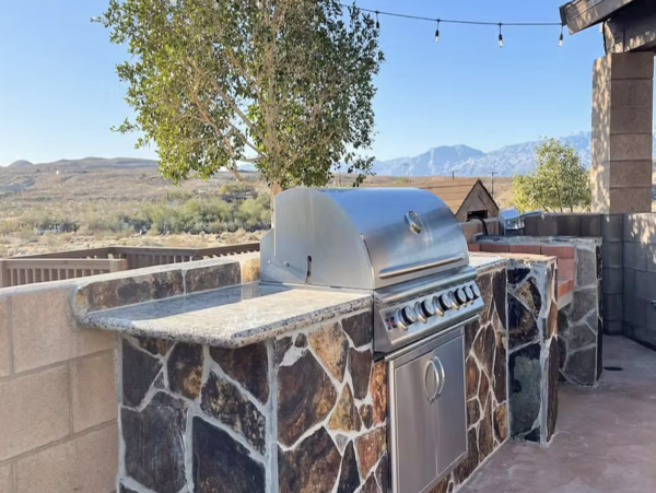 Gorgeous Palm Springs 5 Bedroom Home with Pool & Spa Sleeps 16